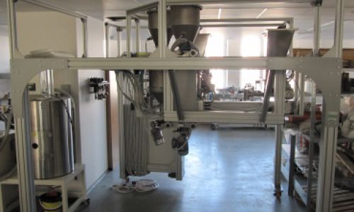 Gravimetric feeding systém for 4 components, 2x main components pelets/powders and 2x side components pelets/powders