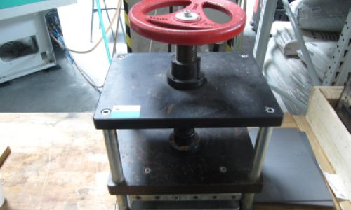 Manual cooling press