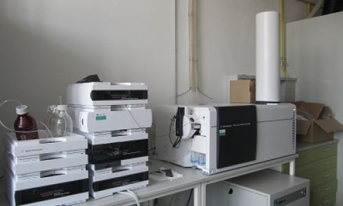 Liquid chromatography system with mass spectrometry detection (Q-TOF) – Agilent ACCURATE MASS 6530 Q TOF LC/MS